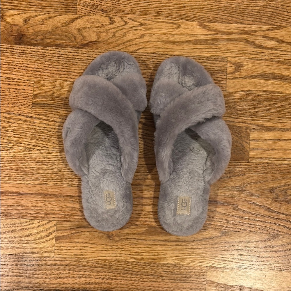UGG Women's Crisscross Slippers